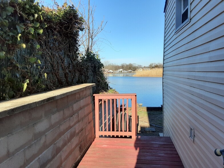 Side deck-walkway to Bulkhead - 53 Edgewater ave