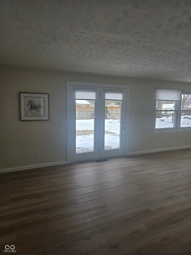 Building Photo - 10155 Orchard Park Dr W