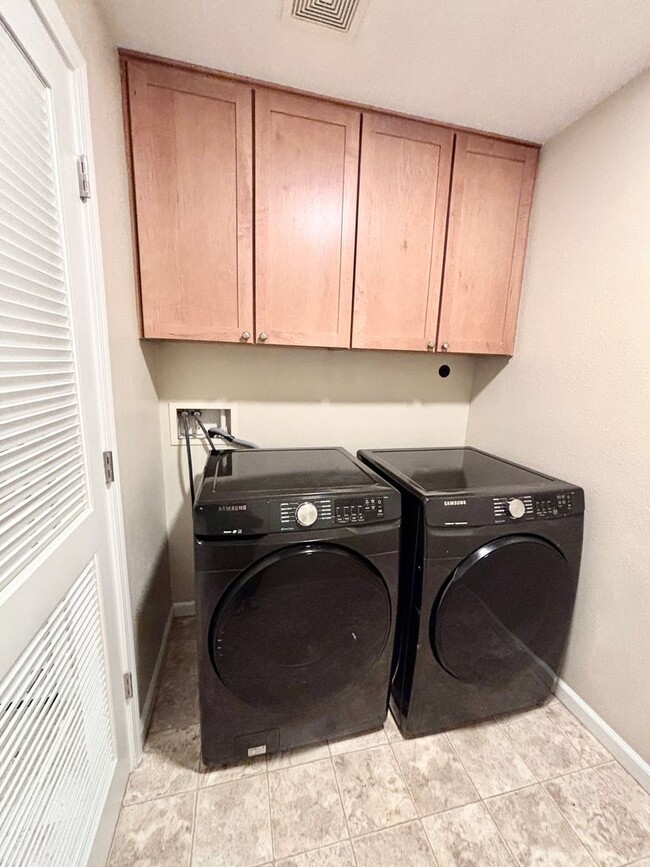 Building Photo - SAN JOSE-beautiful  townhome with tandem two car garage, newer construction