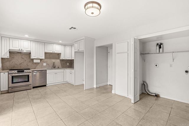 Building Photo - 10575 Caminito Glenellen