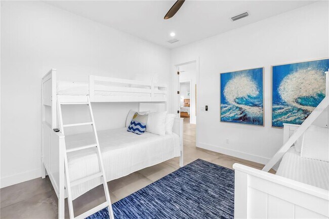 Building Photo - 2065 Goldenrod St