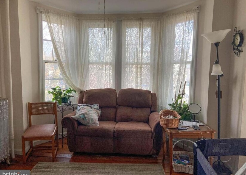 livingroom 1 - 524 Virginia Ave