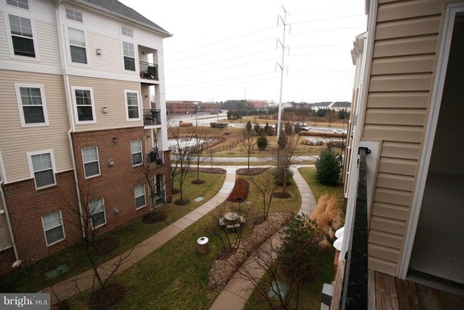 Building Photo - 3810 Lightfoot St