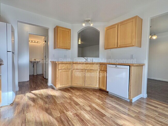 Building Photo - 1490 W Timor Ave