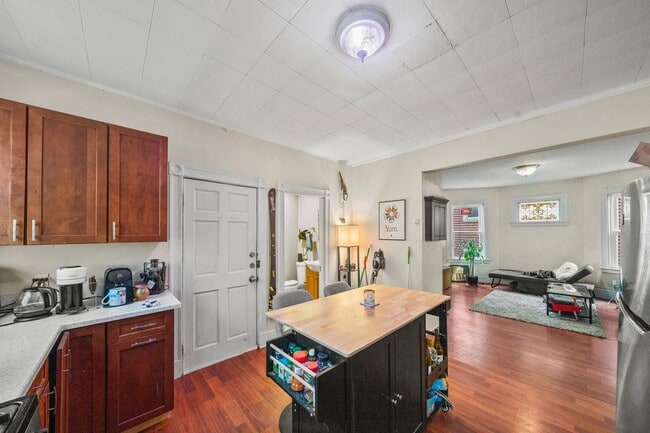 Building Photo - Mission Hill 4 bed...
