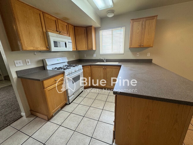 Building Photo - 429 Raven Way