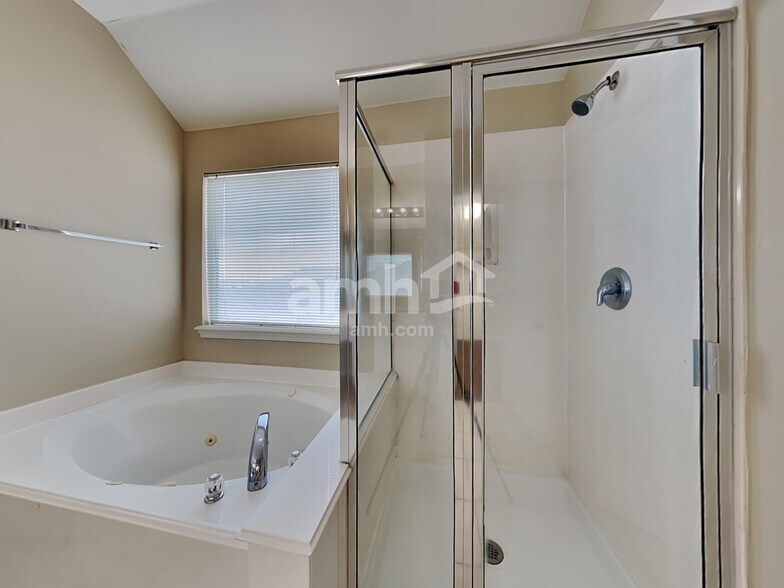 Building Photo - 24203 Silversmith Ln