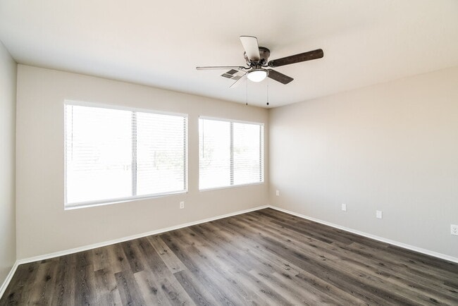 Building Photo - 790 E Saragosa St