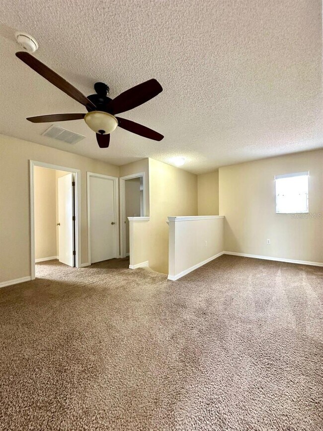Building Photo - 410 Canna Dr