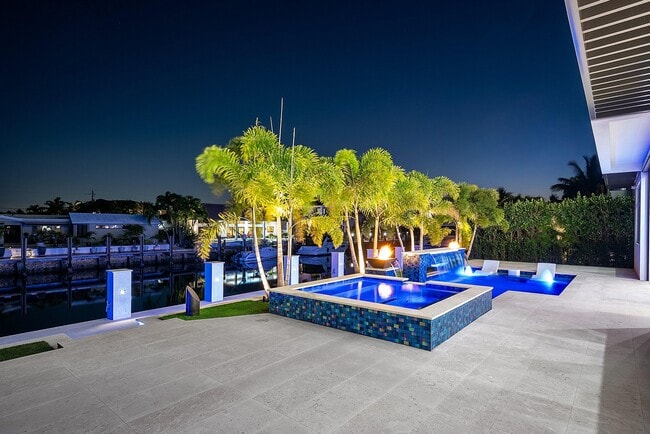 Building Photo - 2650 NE 48th Ct