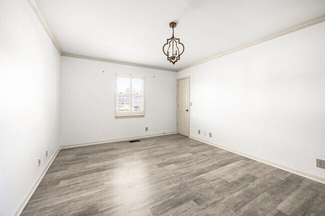 Building Photo - Awesome 4BR/3BA end-unit townhouse in the desirable River Plantation neighborhood!