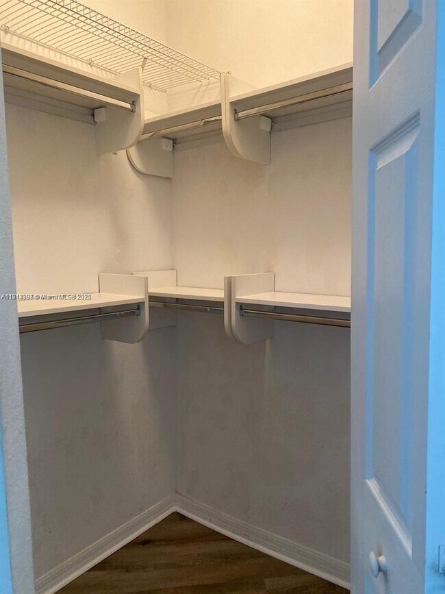 Building Photo - 8999 NW 107 Ct