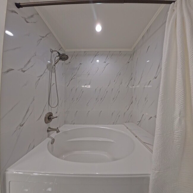 Building Photo - 1 BED 1 BATH CONDO 2nd FLOOR AT OPULENCE!