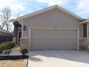 Building Photo - 9717 Grosbeak Ln