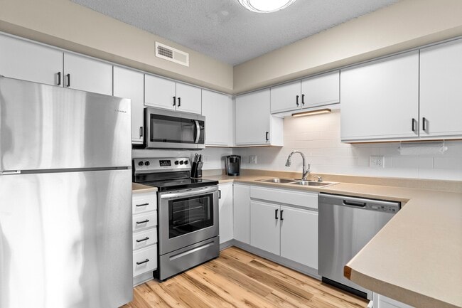 Building Photo - 10 Zeller Crossing