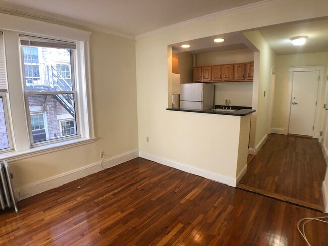 Building Photo - 35 Park Dr