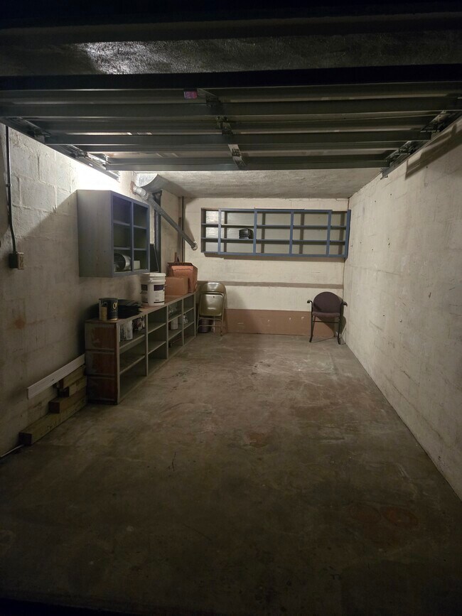 Building Photo - 2445 Brookwood St