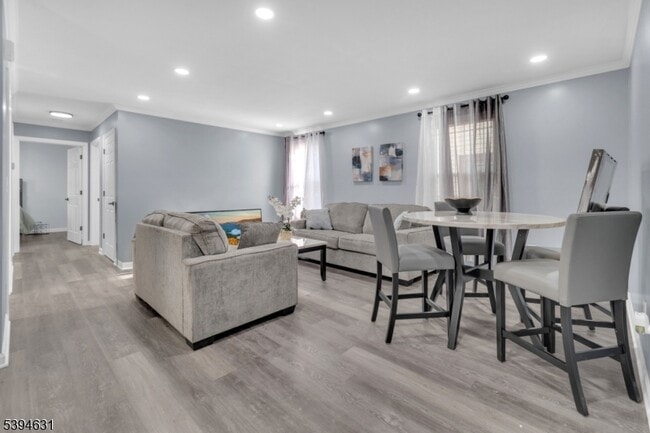 Building Photo - 237 Rose St