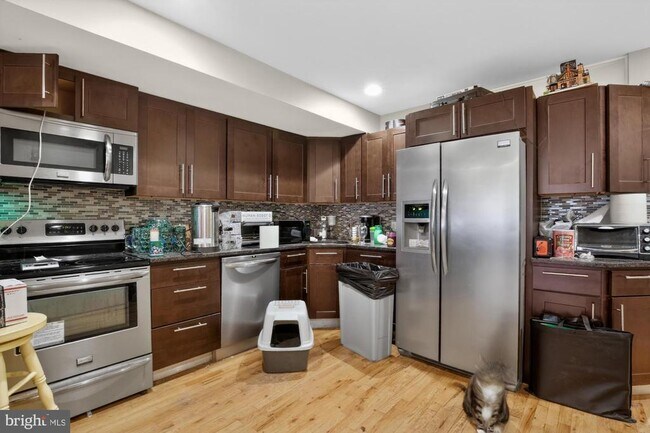 Building Photo - 1708 N 5th St