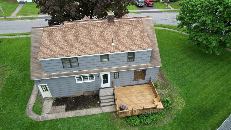 Building Photo - 23 Parkway Dr