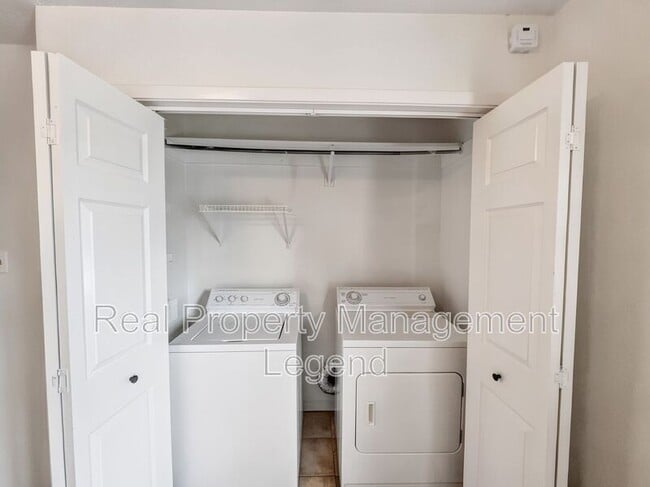 Building Photo - 4944 N Hall St