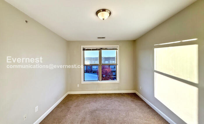 Building Photo - 925 Ingleside Ave