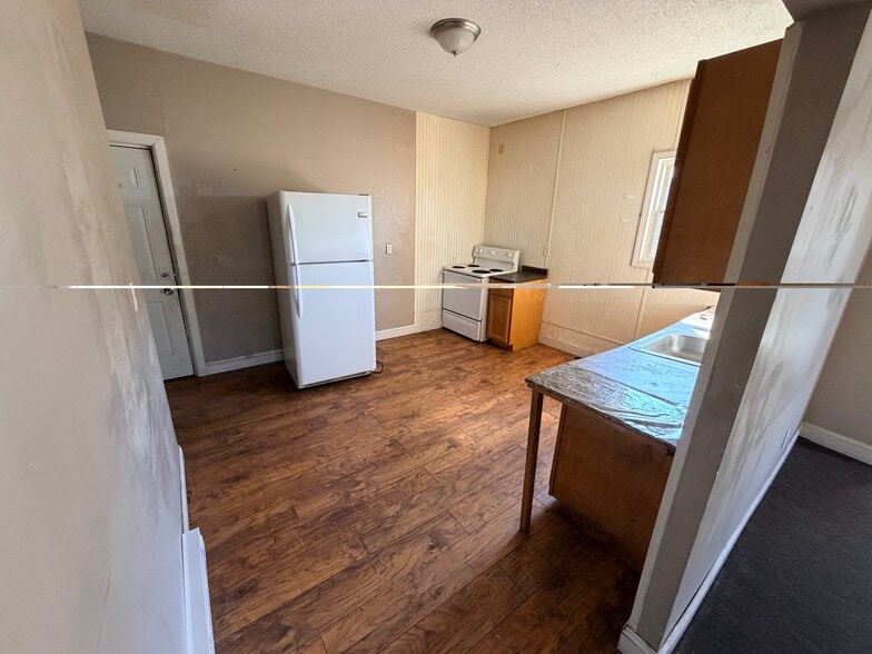 Kitchen - 51 Seyms St