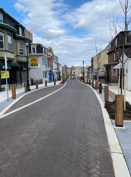 Pedestrian street - 43 W Maplewood Mall