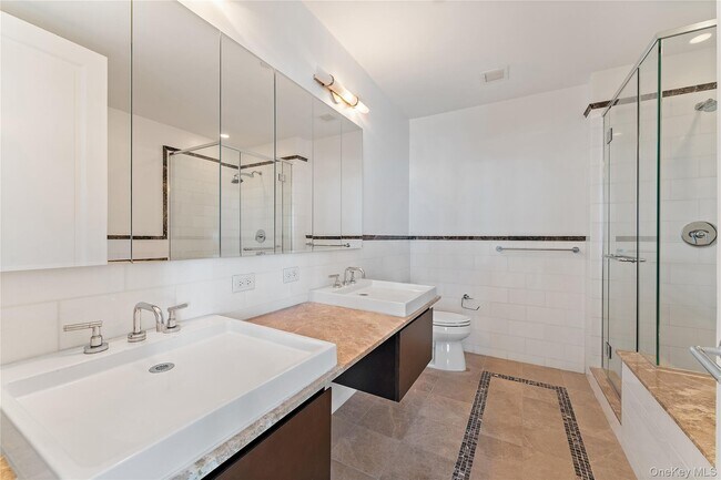 Building Photo - 175 Huguenot St