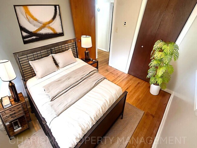 Building Photo - Spacious 2 Bedroom, 1.5 Bath Home, Newly U...