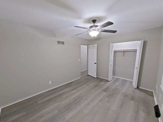 Building Photo - Lovely 3 bedroom/1.5 bath home with one car garage and finished basement.
