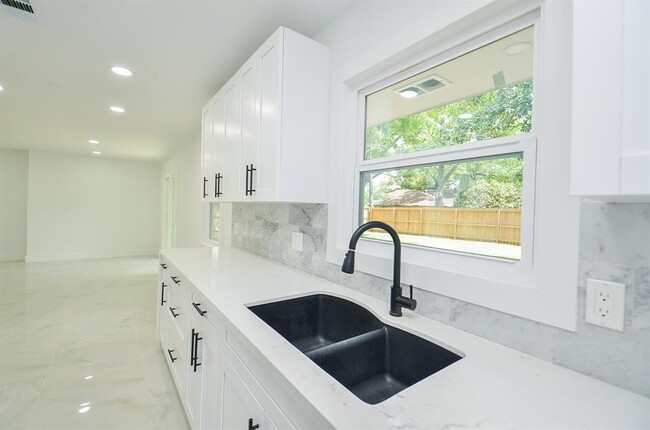 Building Photo - 6107 Kuldell Dr