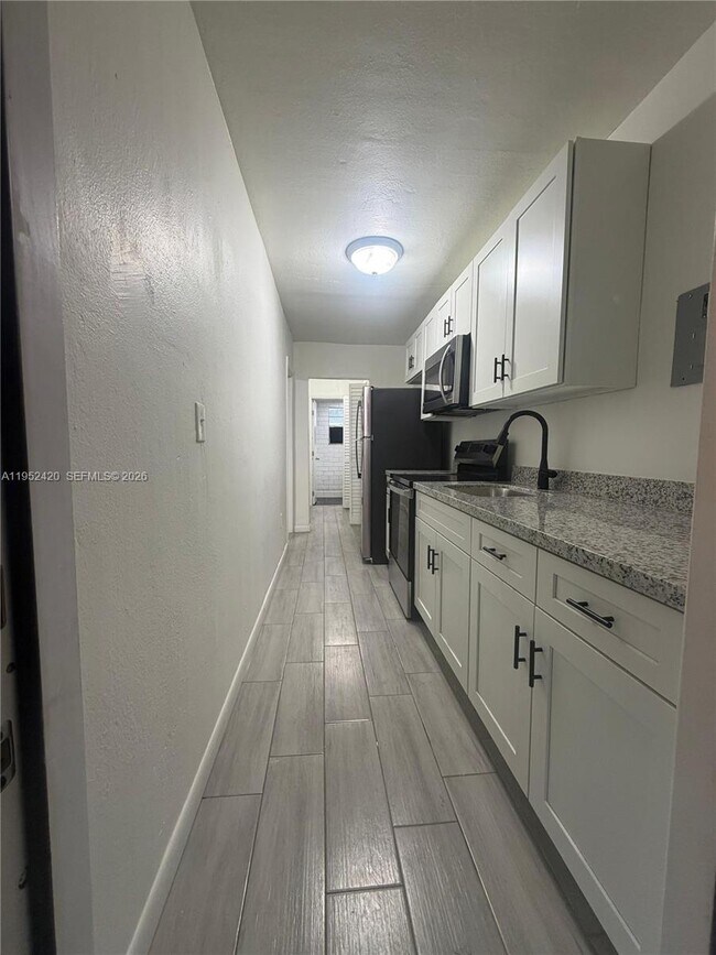 Building Photo - 1317 NW 2nd Ave