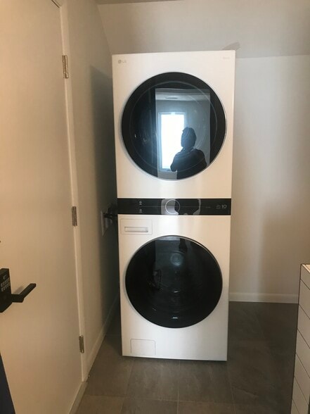 In Unit Washer / Dryer - 879 Saint Joseph St