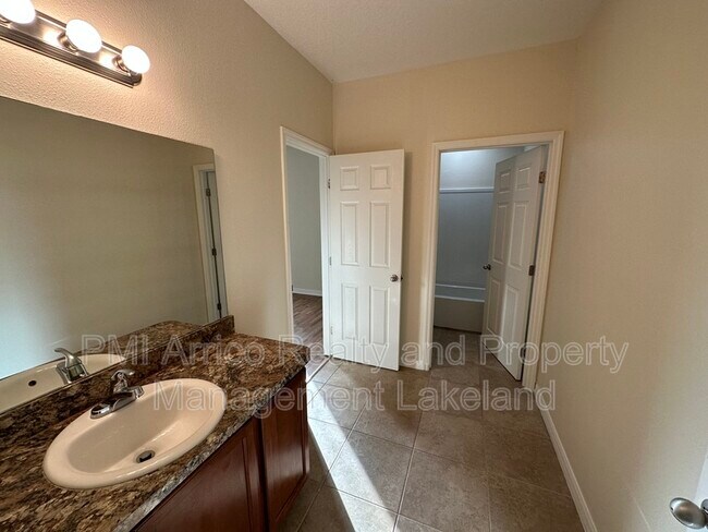 Building Photo - 1003 Krenson Woods Rd