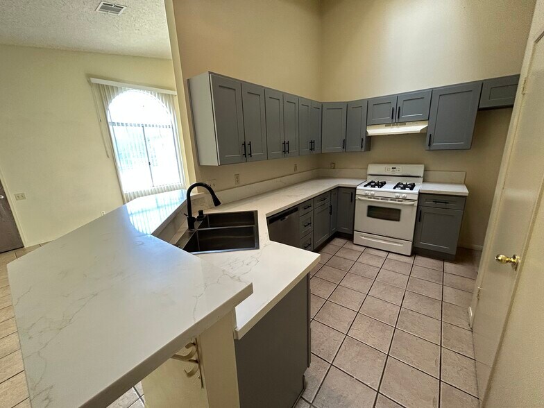 Building Photo - 32408 Canyon Vista Rd