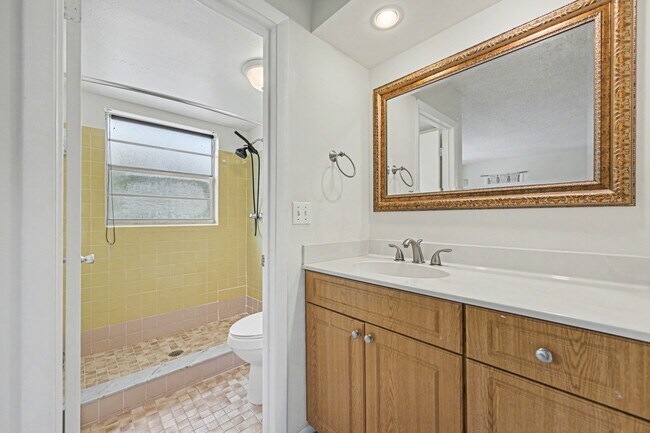 Building Photo - 3135 Shady Dell Ln