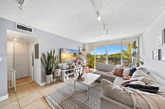 Building Photo - 2150 SW 16th Ave