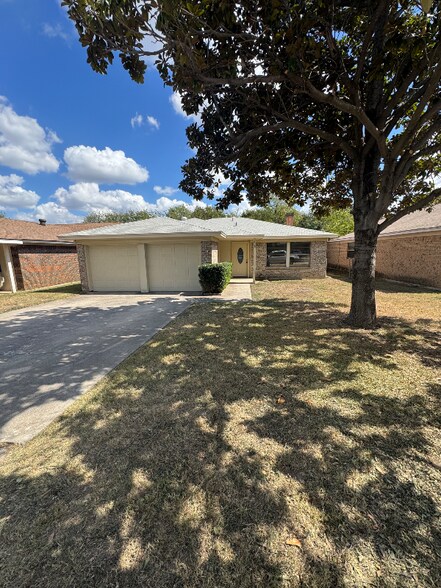 Primary Photo - 618 Comal Ave
