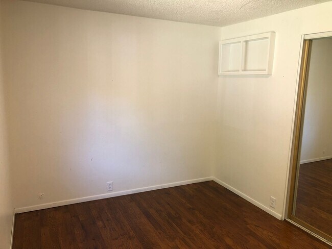 Building Photo - 3 bedroom 1 bath house in Eugene!