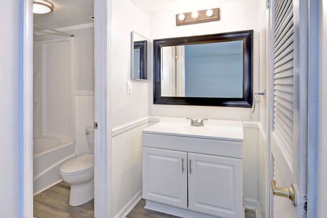 Building Photo - Gated Community Condo in Hampton