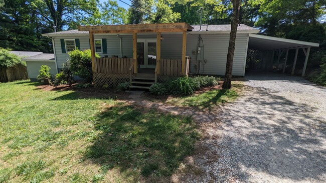 Building Photo - Private 3/1 House With Large Covered Porch...