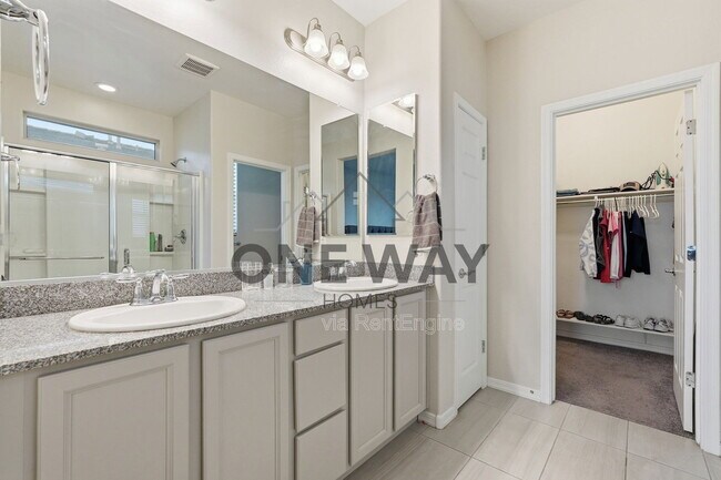 Building Photo - 392 S 194th Ln