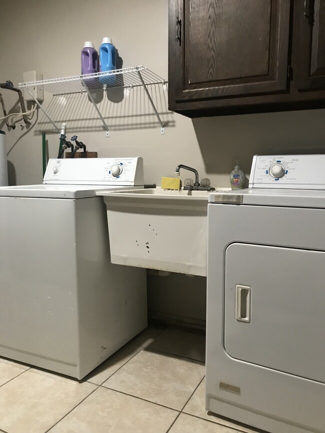 Laundry room - 229 Summerwood Trail