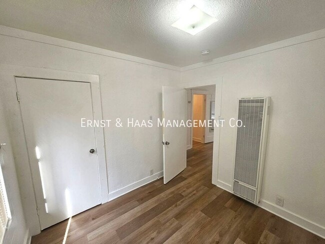 Building Photo - 1306 E Hellman St