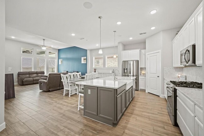 Building Photo - 327 Jolly Ginger Dr