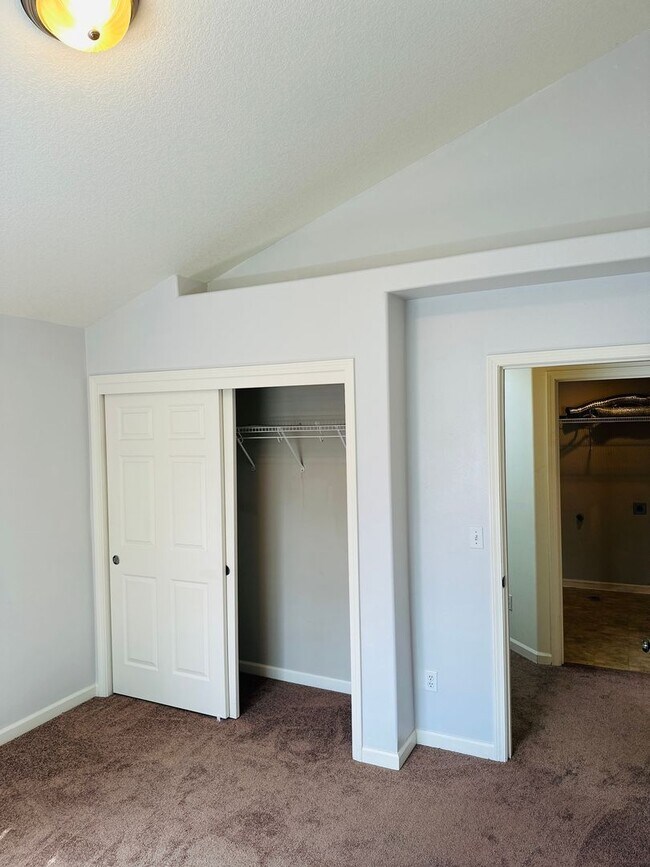 Building Photo - Charming Home in Terrific Central Location