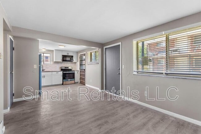 Building Photo - 491 S Holmes Ave