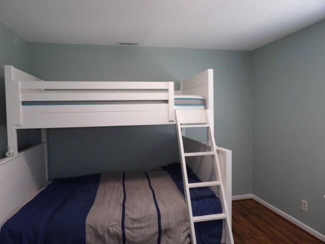 Building Photo - 917 9th Ave S