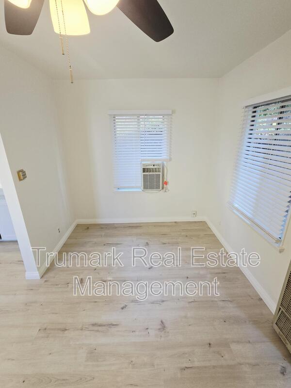 Building Photo - 526 Naranja Dr